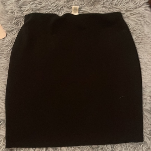 skirt - Picture 2 of 2